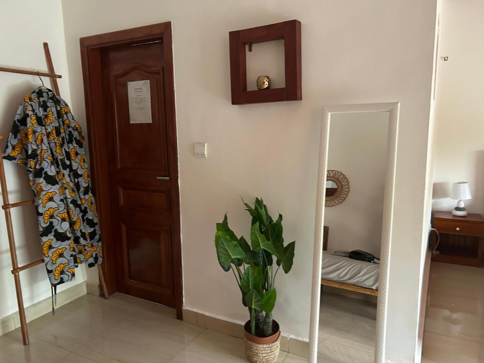L'Oasis Guesthouse Cotonou Exterior foto